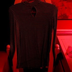 Striped black and white top